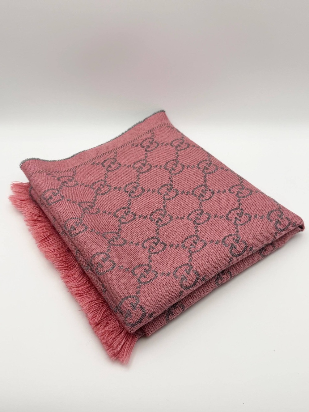 New Gucci GG Logo Monogram 100% Wool Scarf Pink Grey Italy